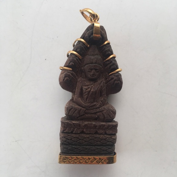 SOLD! Hand carved Burmese wooden Buddha pendant - Picture 5 of 5